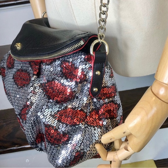 JUICY COUTURE Red Lipstick Kiss Lips Sequin Adjustable Crossbody Shoulder Bag - Picture 4 of 17